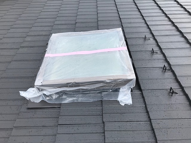 天窓（トップライト）雨漏りの応急処置　【藤沢市】